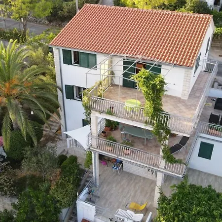 Palm Tree House * Slatine